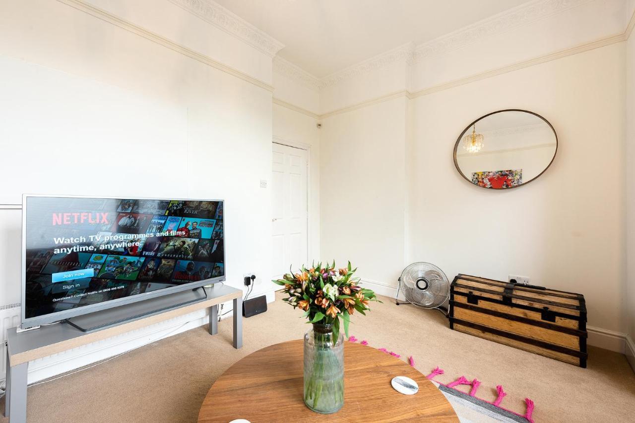 Heart Of Ealing Apartment With Garden London Exterior foto