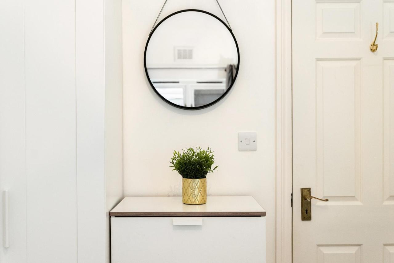 Heart Of Ealing Apartment With Garden London Exterior foto